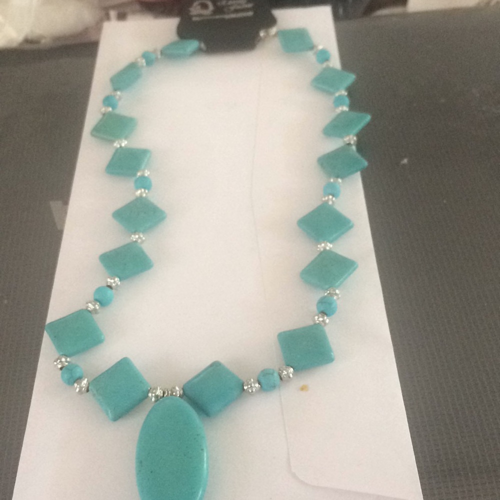 NEW turquoise like necklace